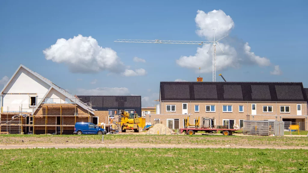 Bouwend Nederland en Bouwberichten onderzochten samen de schade van het stikstofprobleem voor de bouwsector.